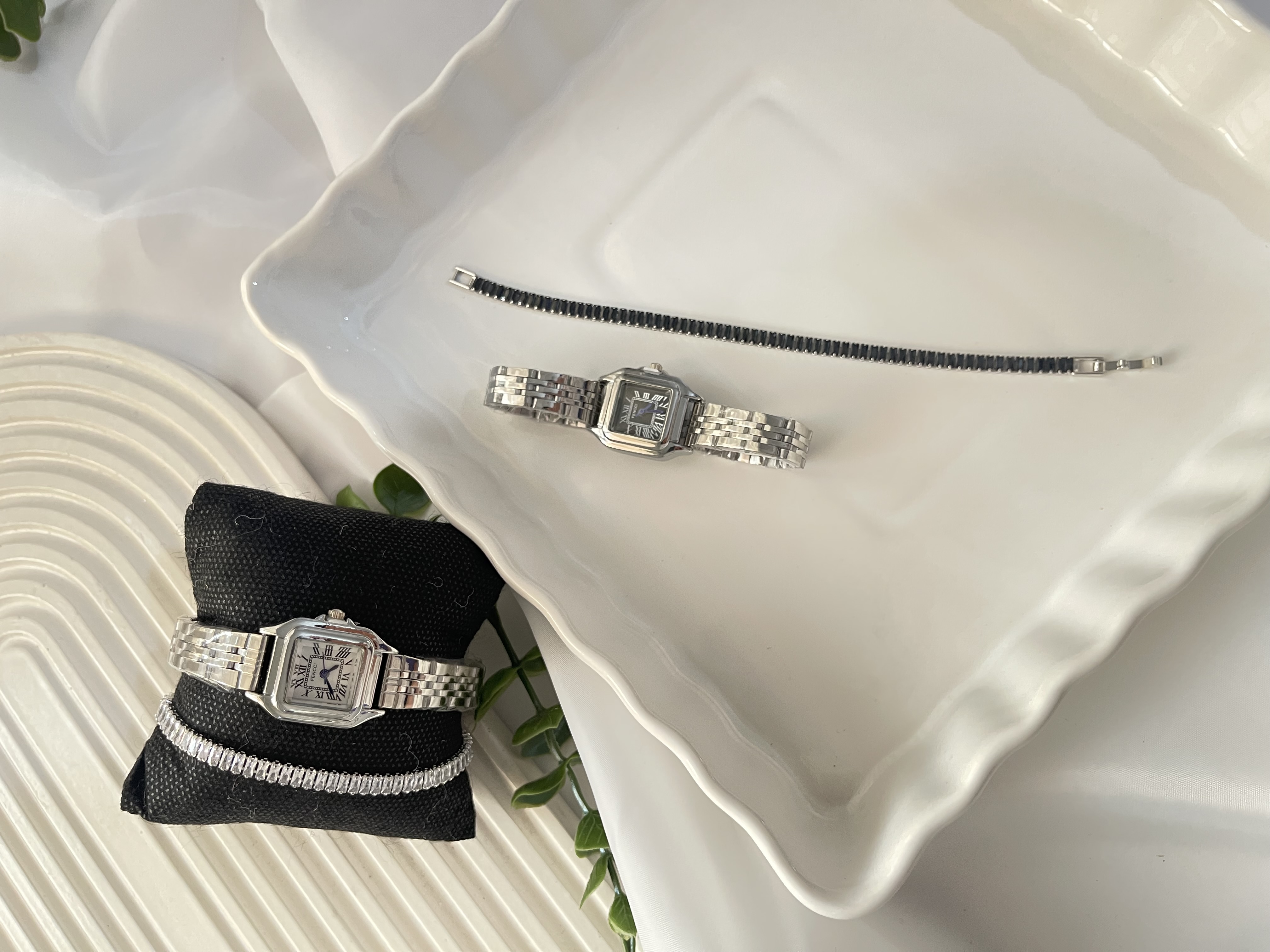 کد 117 ساعت مچی فنسی(طرح کارتیر)